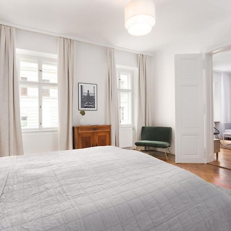 Edelhof Design Apartment Wina Bagian luar foto