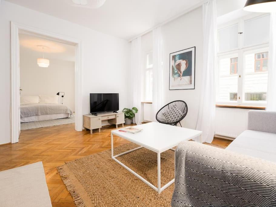 Edelhof Design Apartment Wina Bagian luar foto