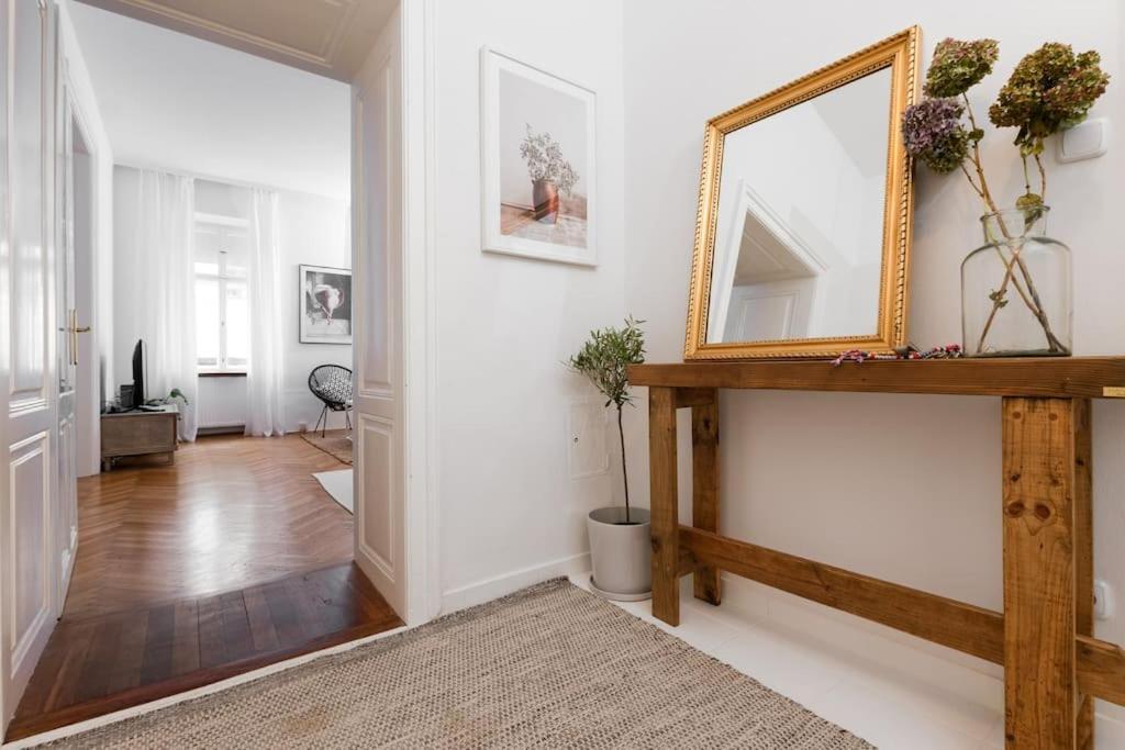 Edelhof Design Apartment Wina Bagian luar foto